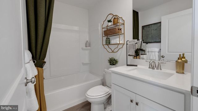 8325 BRODIE COURT, Breinigsville, PA 18031
