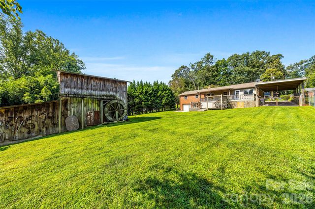 708 Loop Road, Hendersonville, NC 28792