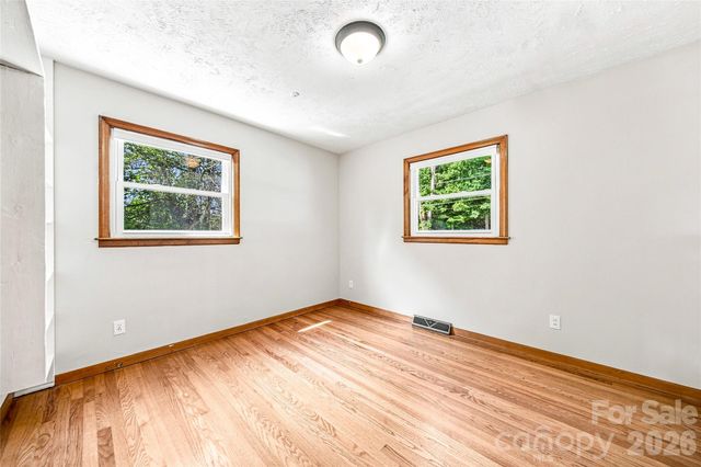 708 Loop Road, Hendersonville, NC 28792