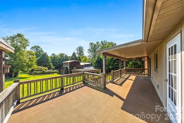708 Loop Road, Hendersonville, NC 28792