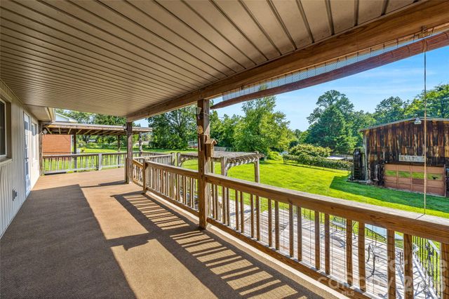 708 Loop Road, Hendersonville, NC 28792