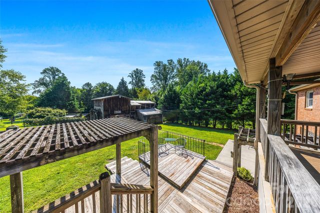 708 Loop Road, Hendersonville, NC 28792