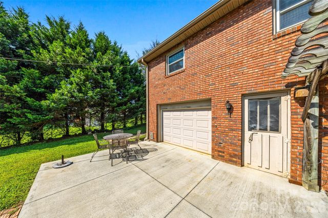 708 Loop Road, Hendersonville, NC 28792