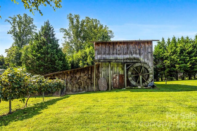 708 Loop Road, Hendersonville, NC 28792
