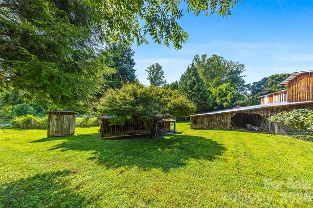 708 Loop Road, Hendersonville, NC 28792