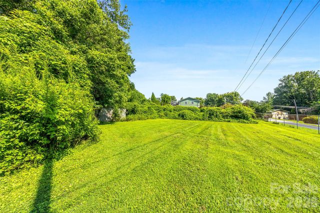 708 Loop Road, Hendersonville, NC 28792