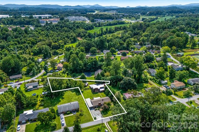 708 Loop Road, Hendersonville, NC 28792