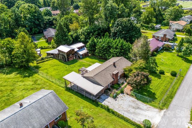 708 Loop Road, Hendersonville, NC 28792