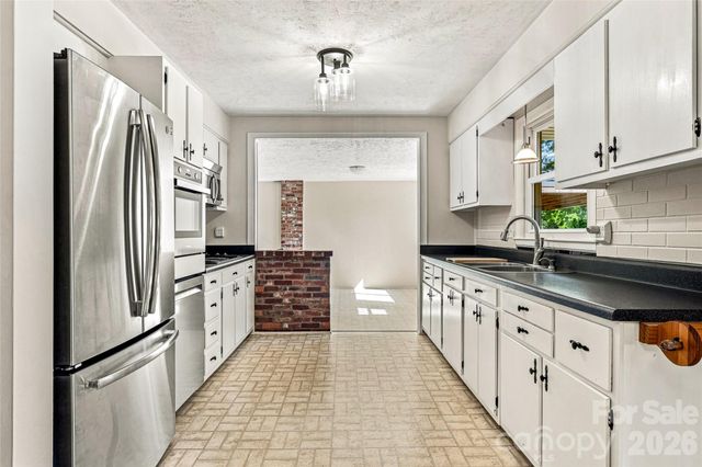 708 Loop Road, Hendersonville, NC 28792