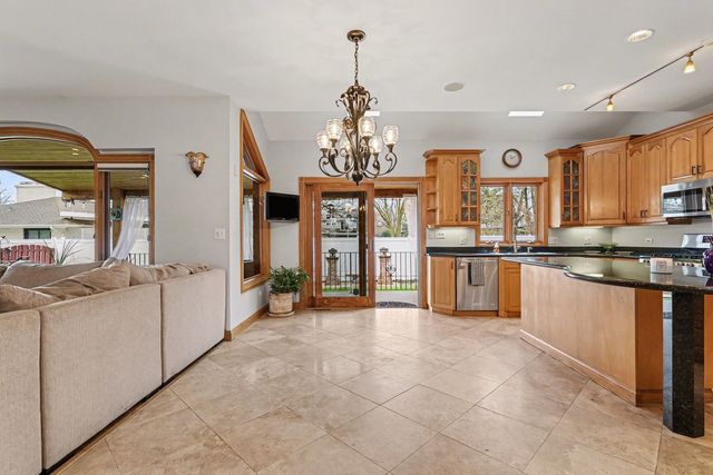 2975 Glenview Road, Glenview, IL 60025
