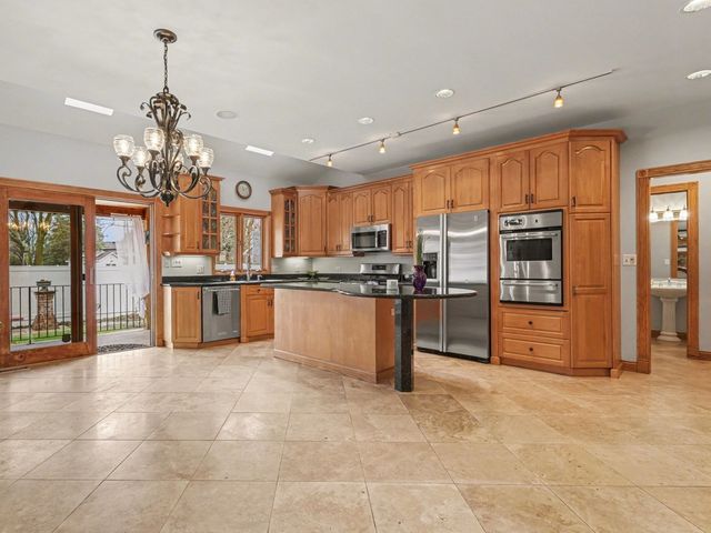 2975 Glenview Road, Glenview, IL 60025