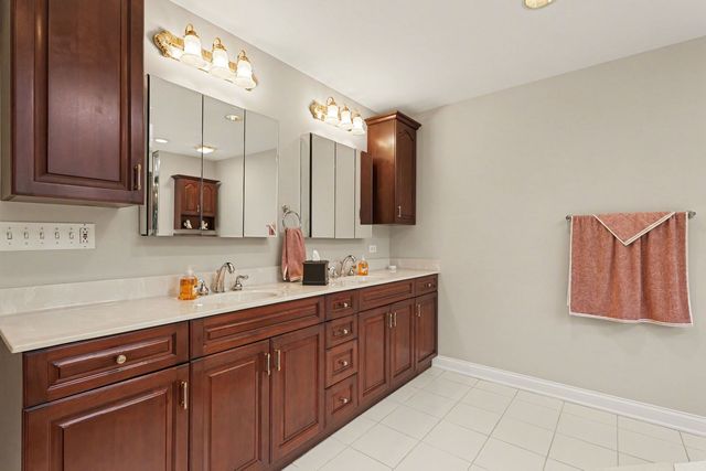 2975 Glenview Road, Glenview, IL 60025