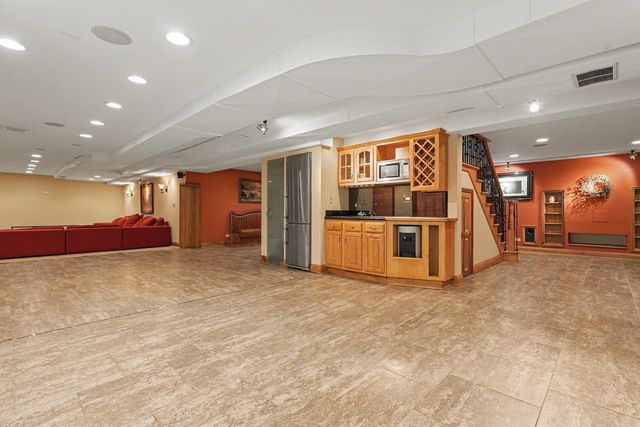 2975 Glenview Road, Glenview, IL 60025
