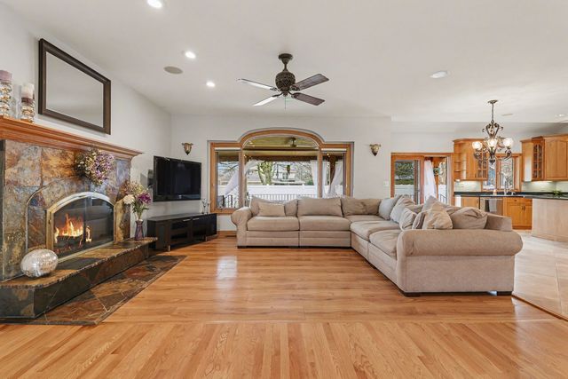 2975 Glenview Road, Glenview, IL 60025