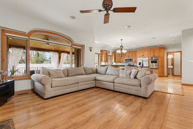 2975 Glenview Road, Glenview, IL 60025