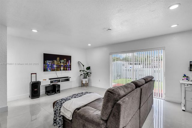 6306 Moseley St 1, Hollywood, FL 33024