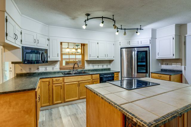 322 David St, Lawrenceburg, TN 38464