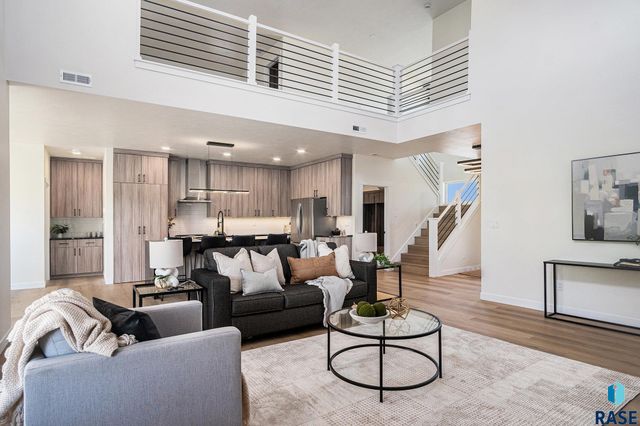 905 N Sylvan Dr Drive, Sioux Falls, SD 57110