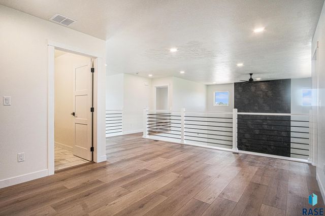 905 N Sylvan Dr Drive, Sioux Falls, SD 57110