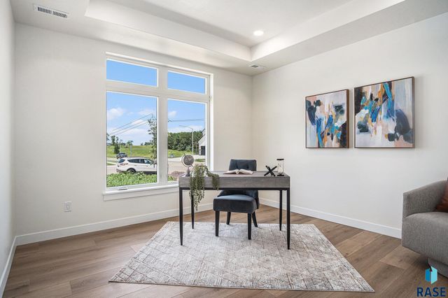 905 N Sylvan Dr Drive, Sioux Falls, SD 57110