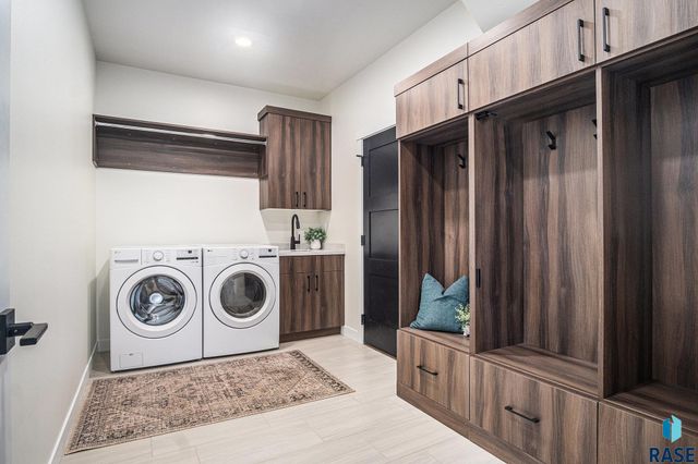 905 N Sylvan Dr Drive, Sioux Falls, SD 57110