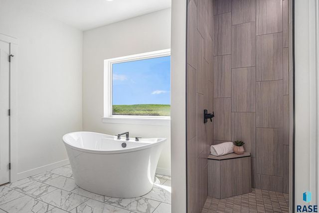 905 N Sylvan Dr Drive, Sioux Falls, SD 57110