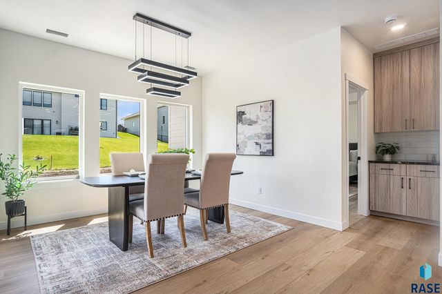 905 N Sylvan Dr Drive, Sioux Falls, SD 57110