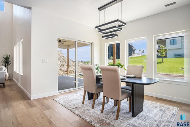 905 N Sylvan Dr Drive, Sioux Falls, SD 57110