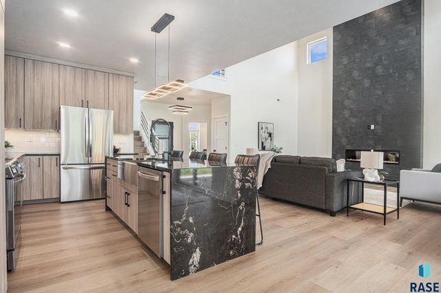 905 N Sylvan Dr Drive, Sioux Falls, SD 57110