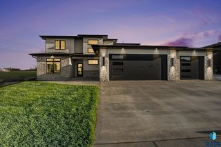 905 N Sylvan Dr Drive, Sioux Falls, SD 57110