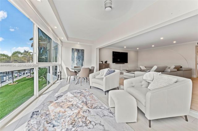 3050 NE 48th St 207, Fort Lauderdale, FL 33308