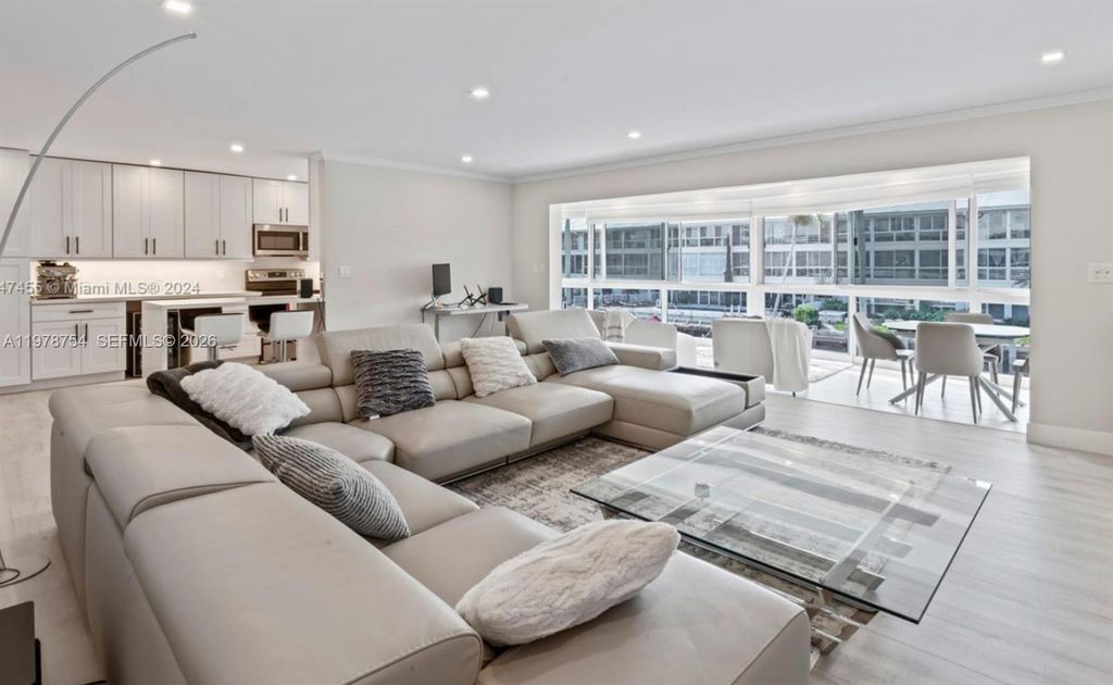 3050 NE 48th St 207, Fort Lauderdale, FL 33308