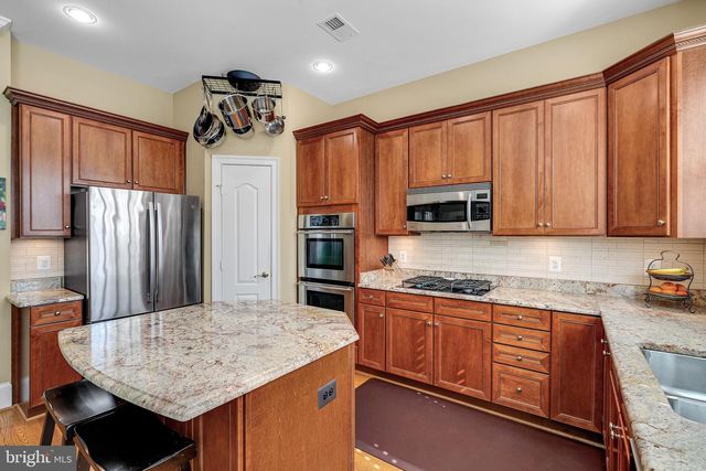 1769 POTOMAC GREENS DR, Alexandria, VA 22314
