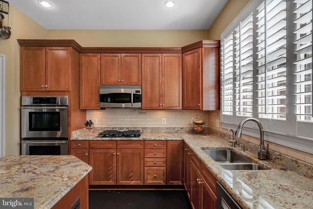 1769 POTOMAC GREENS DR, Alexandria, VA 22314
