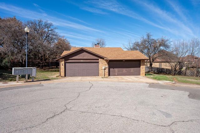 701 Stonecroft Circle, Edmond, OK 73034