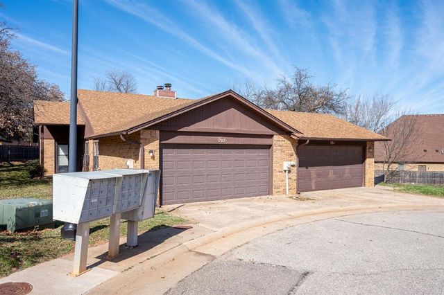 701 Stonecroft Circle, Edmond, OK 73034