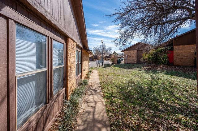 701 Stonecroft Circle, Edmond, OK 73034