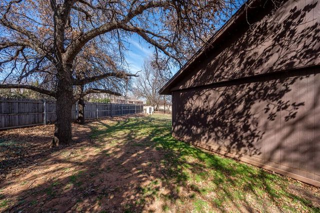 701 Stonecroft Circle, Edmond, OK 73034