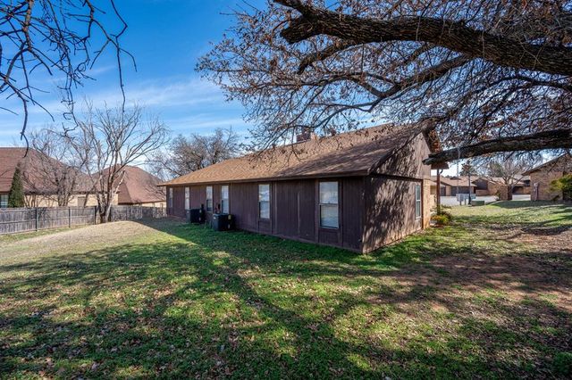 701 Stonecroft Circle, Edmond, OK 73034