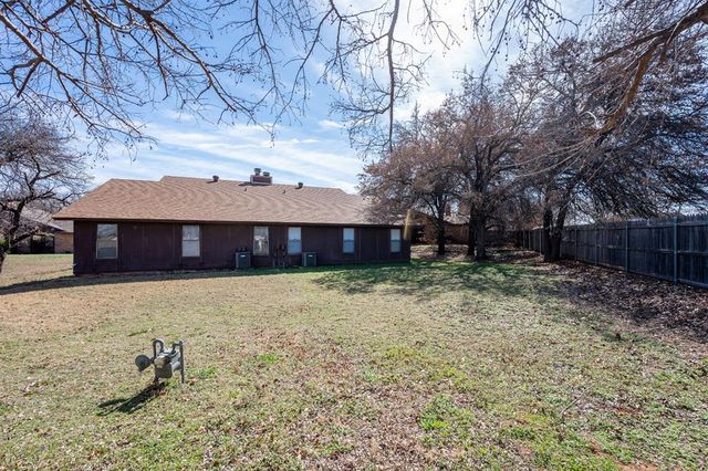 701 Stonecroft Circle, Edmond, OK 73034