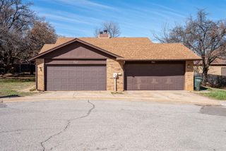 701 Stonecroft Circle, Edmond, OK 73034
