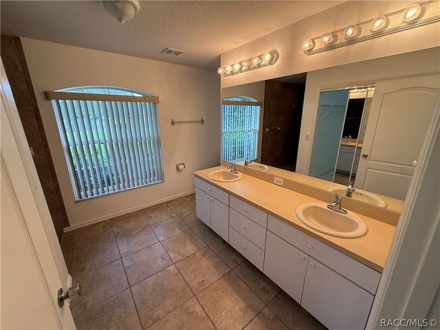 6001 N Buckland Drive, Citrus Springs, FL 34434