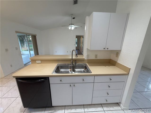 6001 N Buckland Drive, Citrus Springs, FL 34434