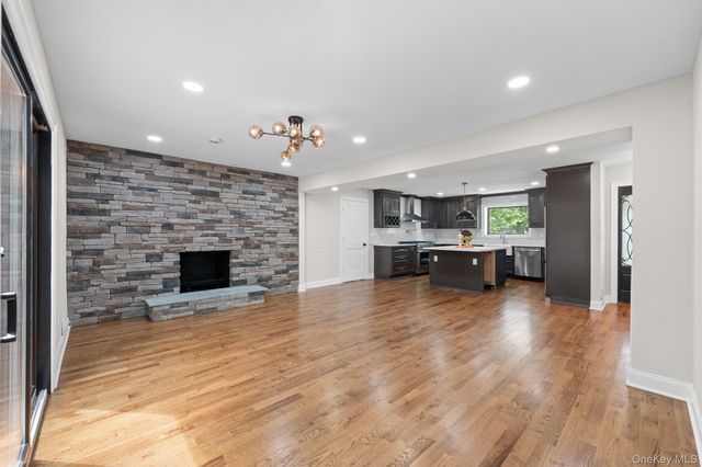 1 Greg Lane, East Northport, NY 11731