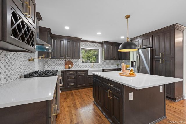 1 Greg Lane, East Northport, NY 11731
