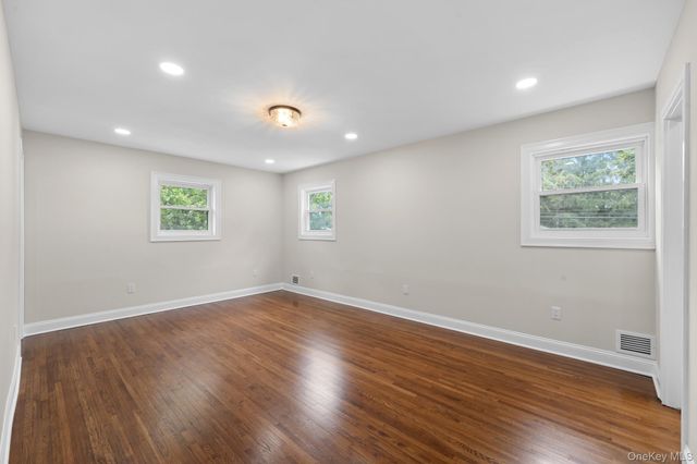 1 Greg Lane, East Northport, NY 11731