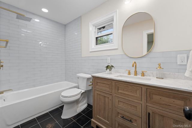 1 Greg Lane, East Northport, NY 11731