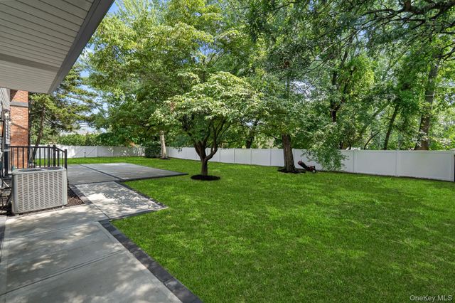 1 Greg Lane, East Northport, NY 11731