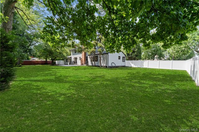 1 Greg Lane, East Northport, NY 11731