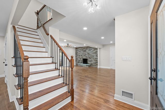 1 Greg Lane, East Northport, NY 11731